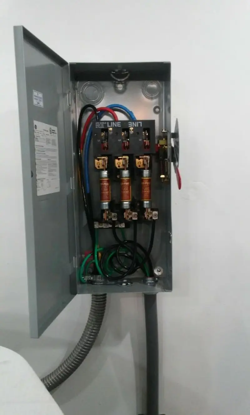 Three-phase disconnect switch installed for Smoke Detector Installation in Pottsville